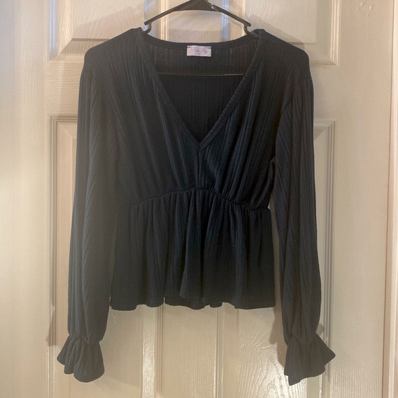 PINK LILY Green Top - Picture 3 of 14